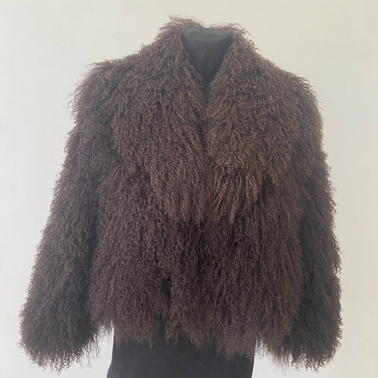 Mongolian sheepskin fashionable and luxurious women's coat for winter, providing warmth, high street style, natural material, du
