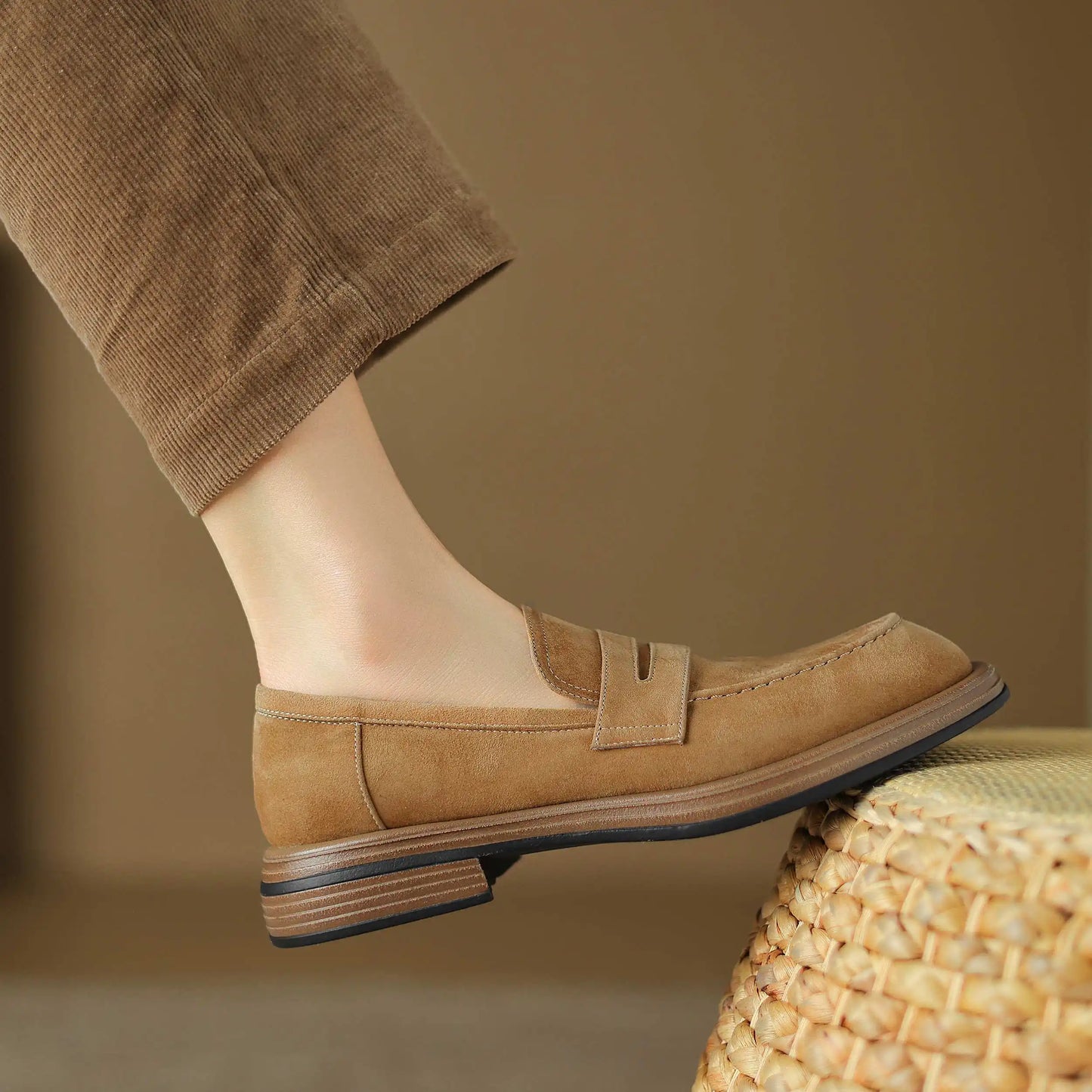 Krazing Pot Sheep Suede Size 34-41 Round Toe Med Heels Retro Mature Loafers Slip On Casual Spring Shoes Dating Brand Women Pumps