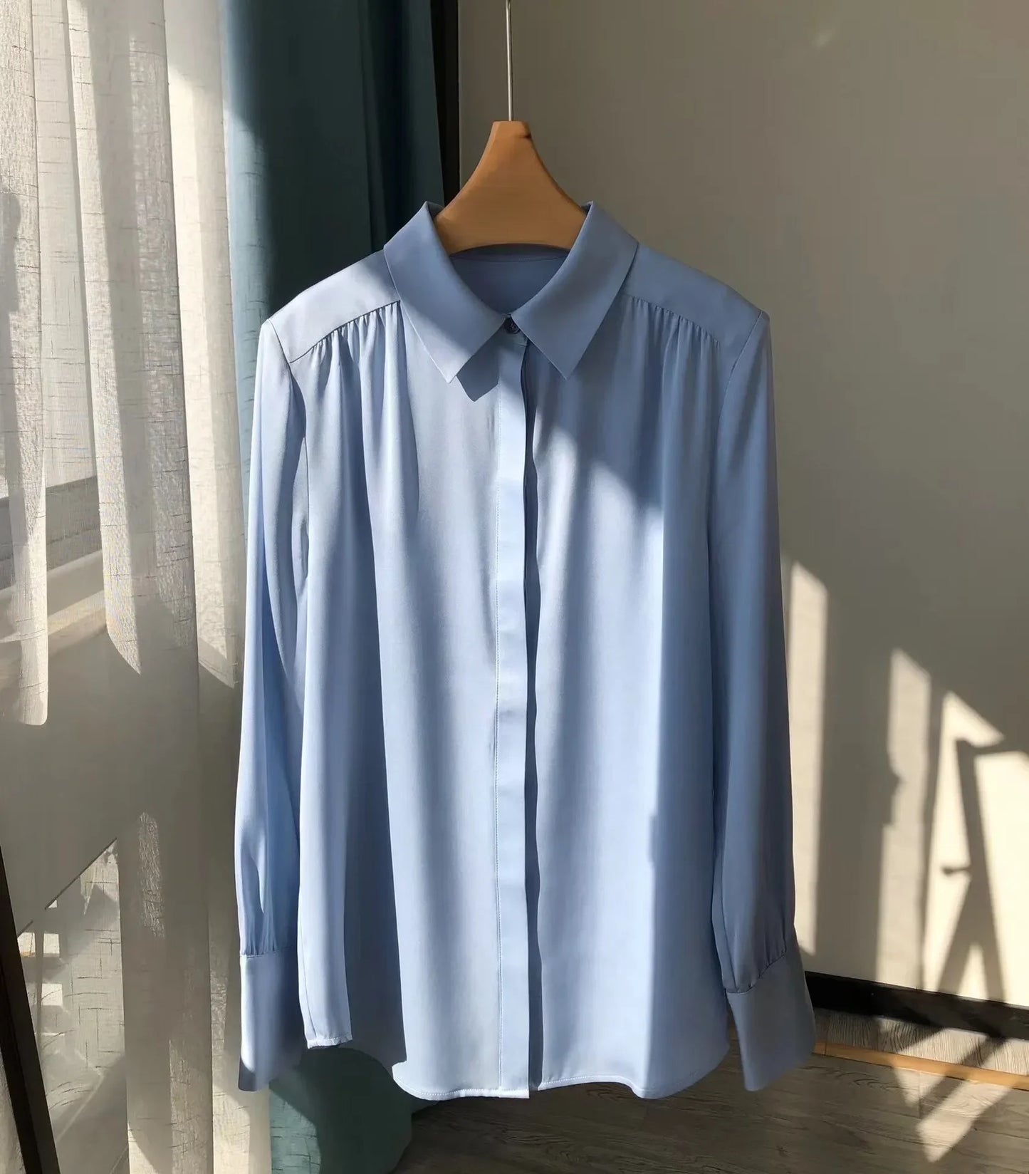 Elegant and Simple Smooth Double Joe Satin Pleated Silk Shirt Elegant Restrained Womens Silk Blouse Mulberry Silk Shirt