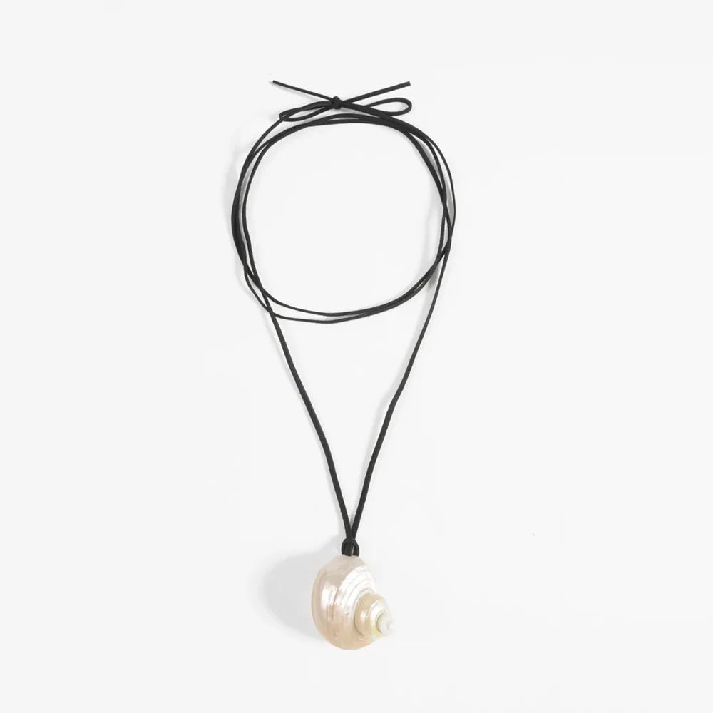 nique Fashionable Shell Pendant Necklace Ocean Vacation Style European And American Design Women's Accessory Gift