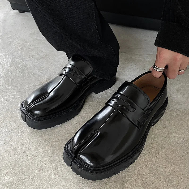 Maganda Split toe horseshoe shoes for men's thick sole Lefu shoes Tabi shoes patent leather shoes Korean version trend casual
