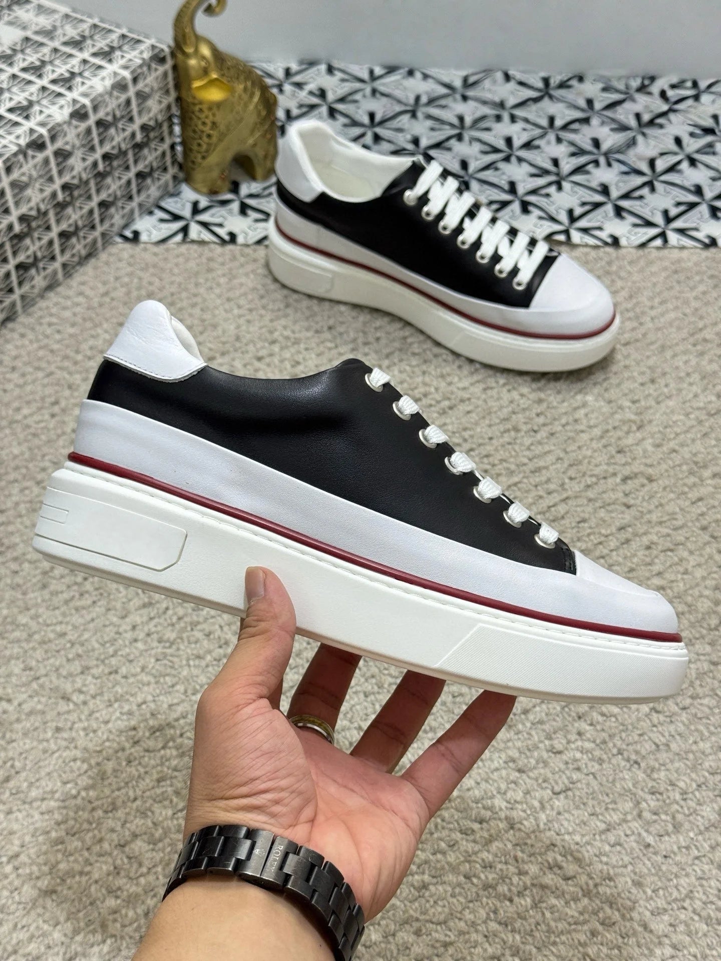 Genuine Leather Sneakers Are High-quality Casual Shoes From A Luxury Brand They Are Versatile and Ideal for Outdoor Commuting