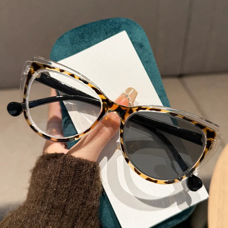 2025 New Fashionable Cat Eye Photochromic Women's Reading Glasses Retro Neutral High Quality Versatile Presbyopia Glasses