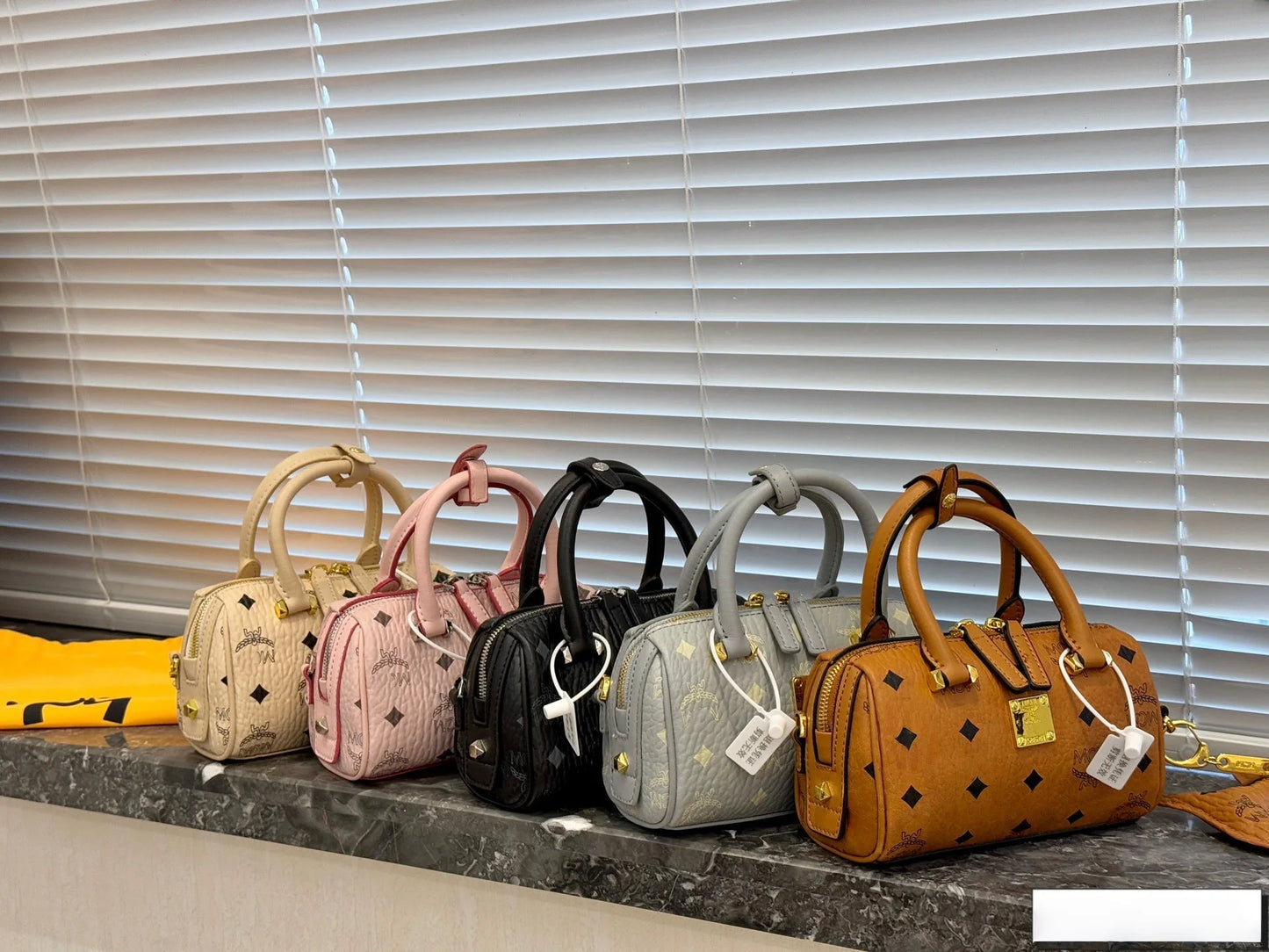 Fashion tote bag - genuine leather women's bag - Boston Aren mini pillow bag - Fashionable and versatile, with superior quality.