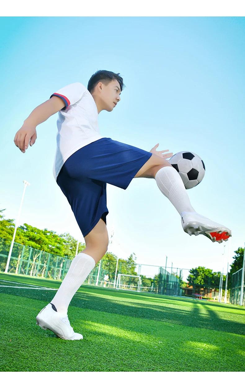 New Men's Soccer Shoes Professional Football Boots Non-Slip Cleats FG/TF Grass Outdoor Training Athletic Sneakers