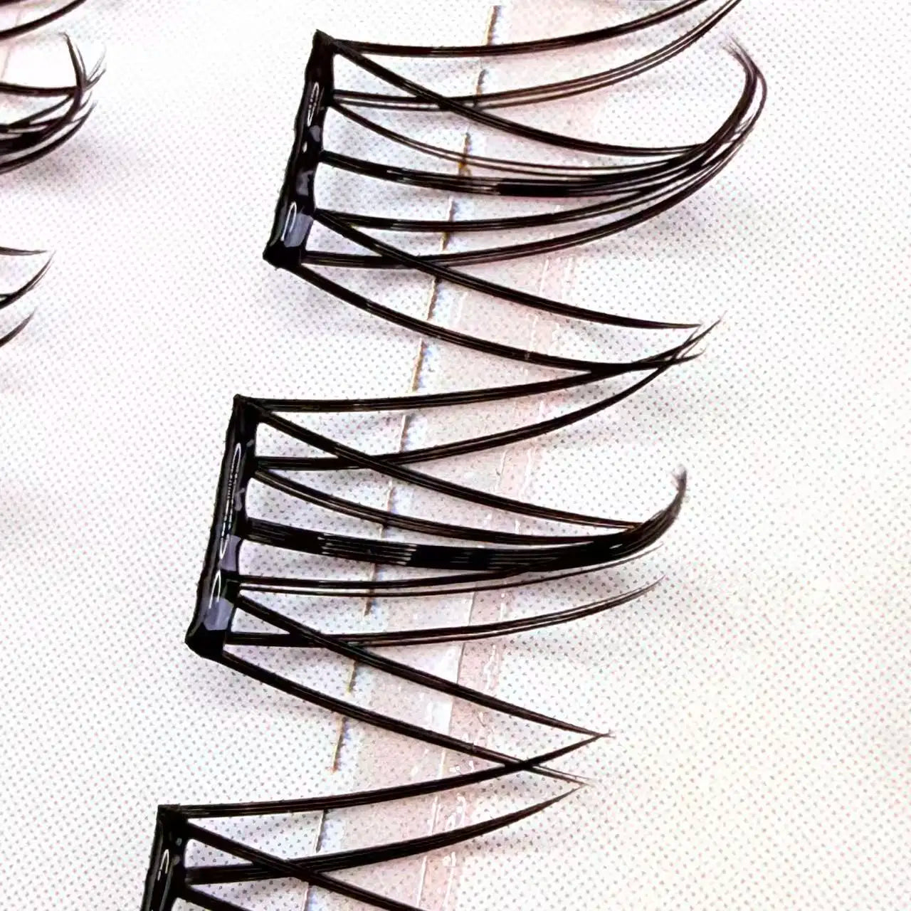 LONZUNIN Natural Look Reusable Self Adhesive False Lashes No Glue Eyelashes