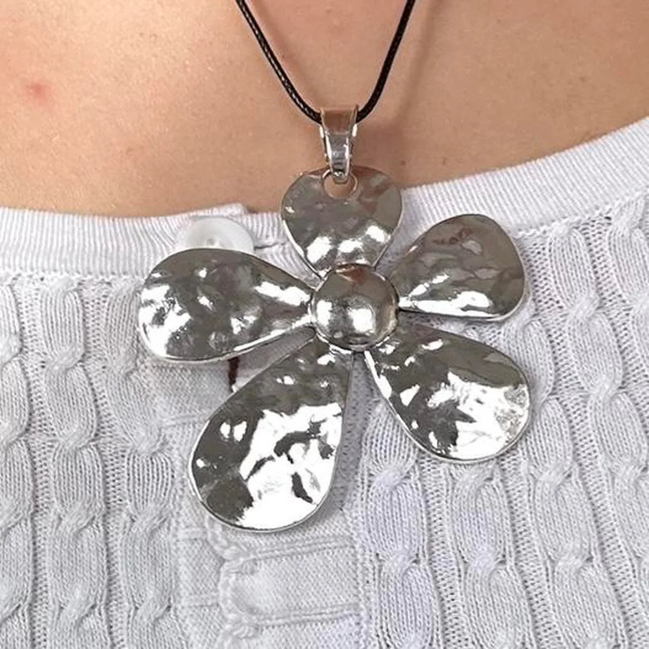 European and American New Exaggerated Irregular Flower Necklace Retro Simple Pendant Collar Chain