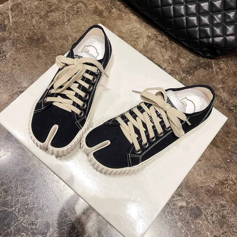 Fashionable Low Cut Split Toe Shoes For Women's Horseshoe Pig Hoof Gear Sole Canvas Shoes Lace UP Casual Board Shoes