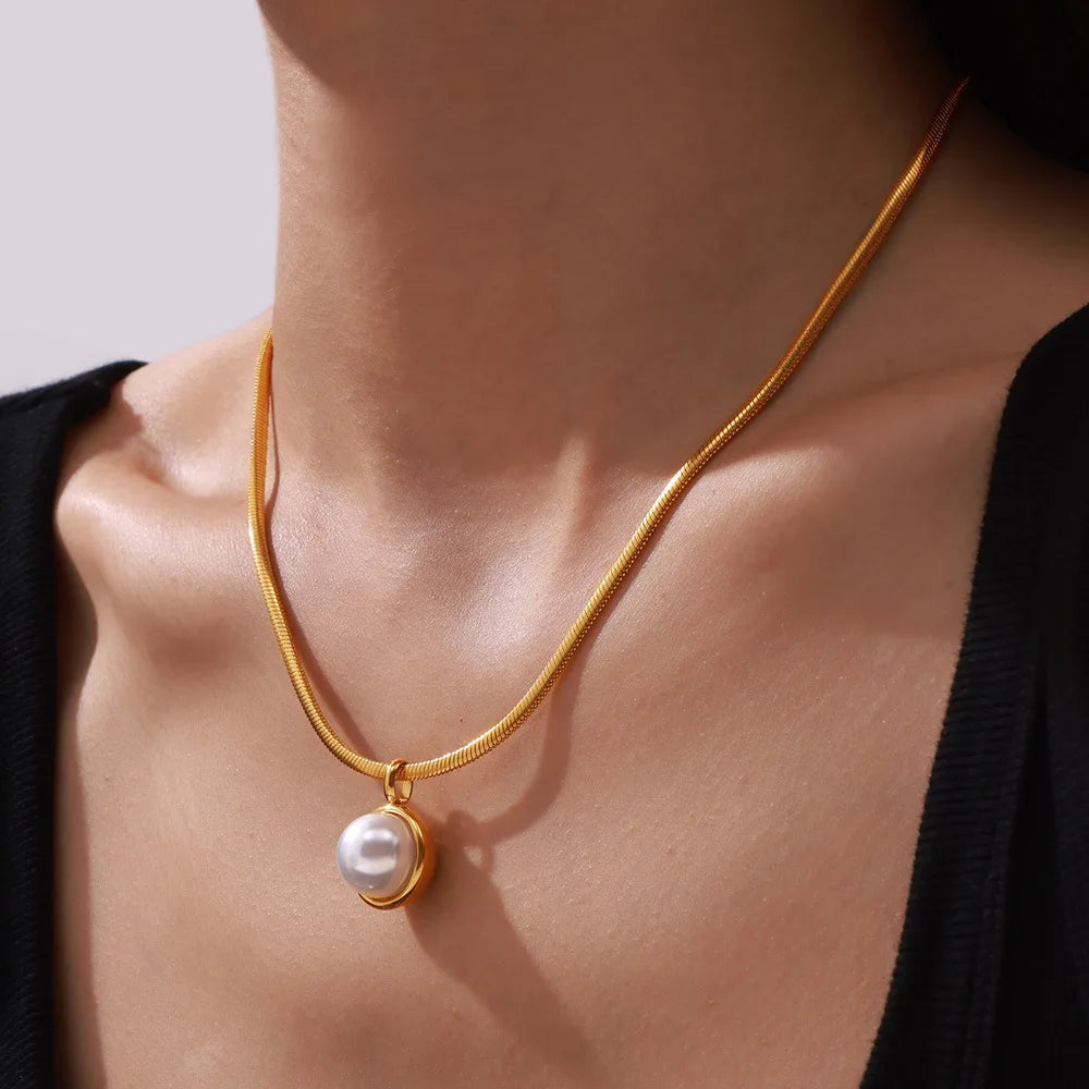 Women's Necklace with Retro Style Pearl Natural Stone Pendant Titanium Steel Lock Chain Fashionable Jewelry Accessories