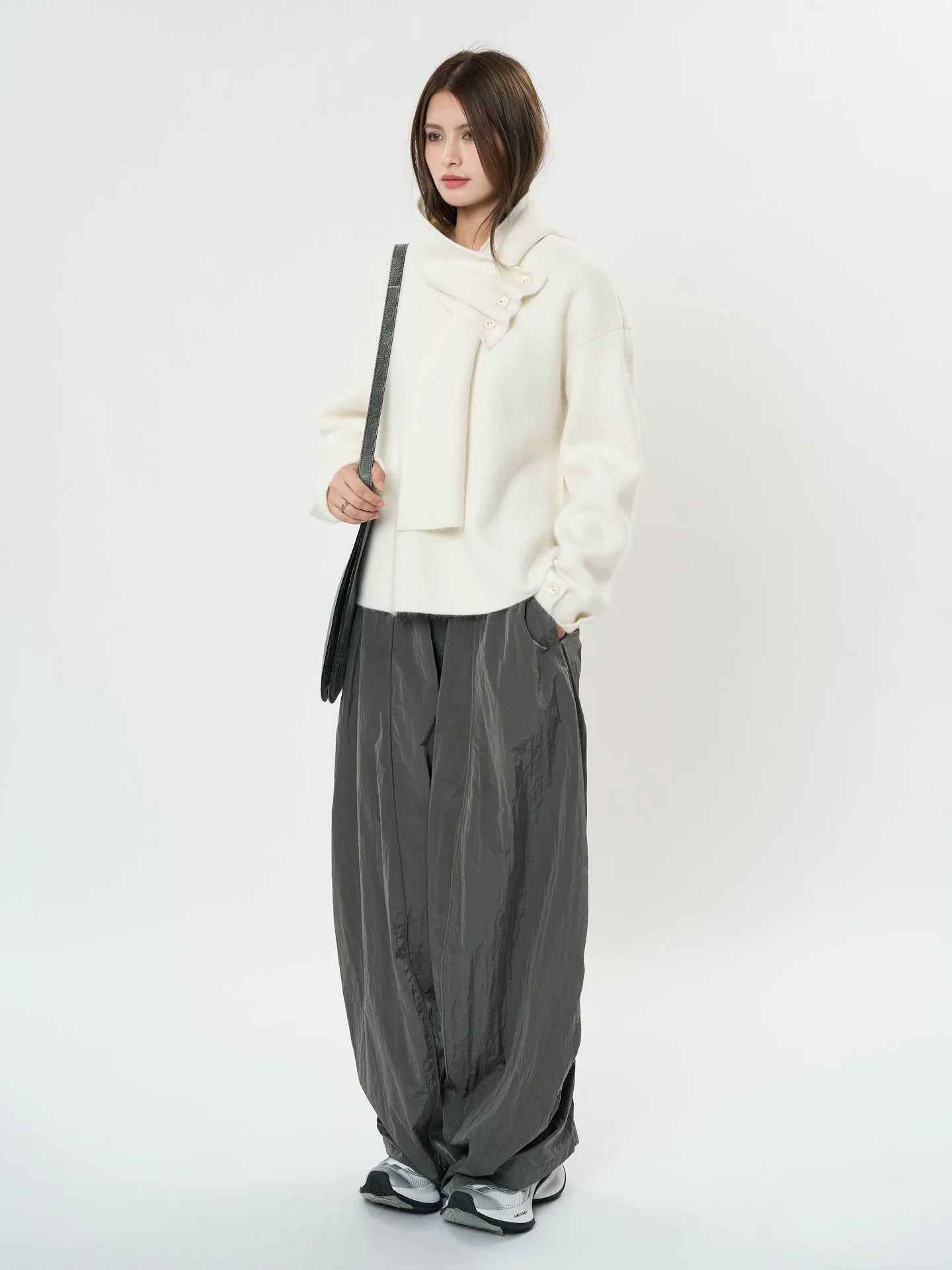 Winter wool sweater women's casual solid color round neck long sleeved scarf decoration loose sweater