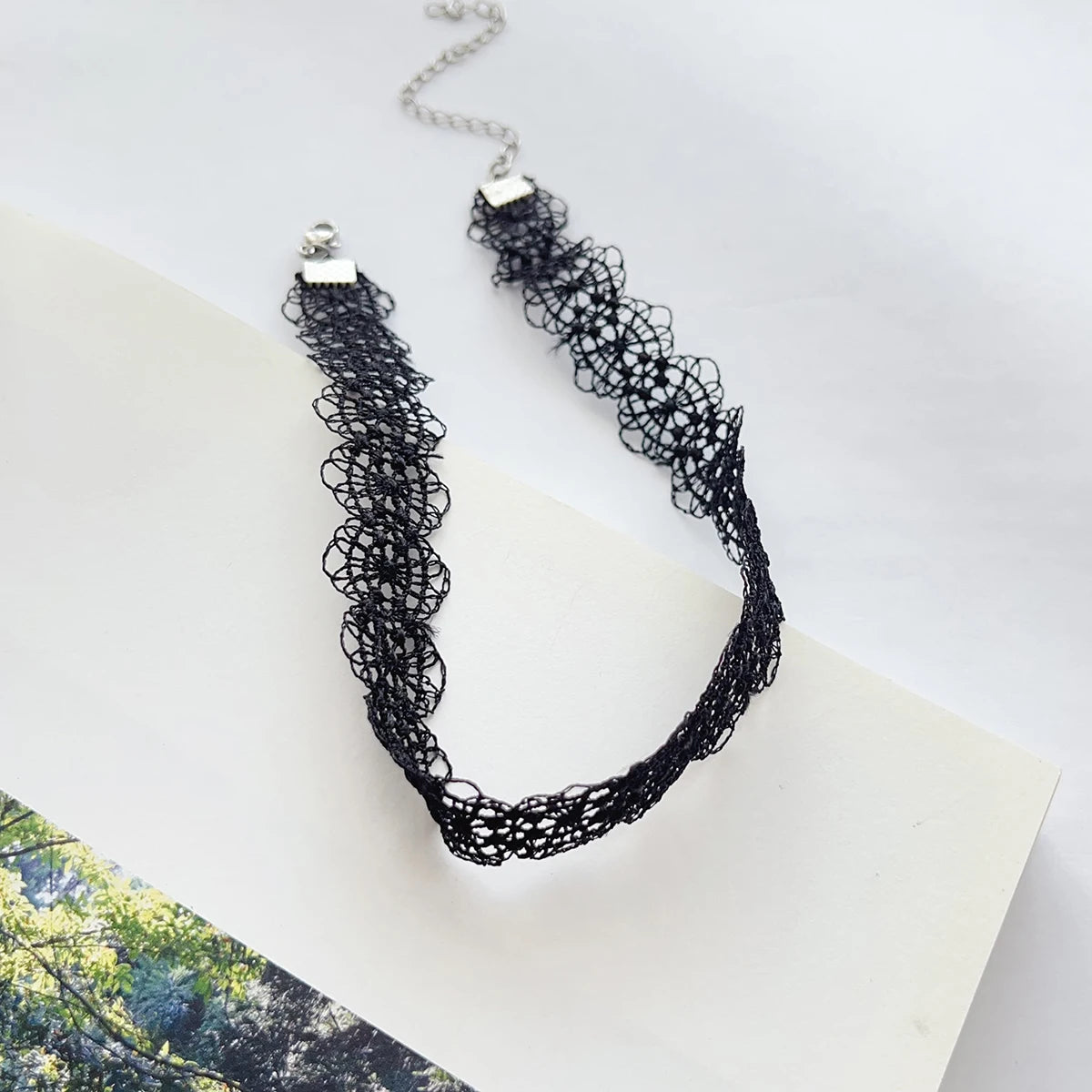 A fashionable, simple, versatile, sexy and retro black lace choker collar, neck strap, necklace and women's accessory decoration