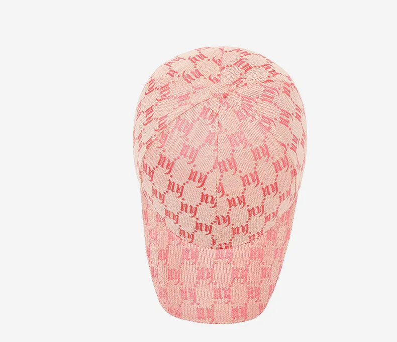 Elegant and Trendy White Baseball Cap: A Blend of Style and Versatility