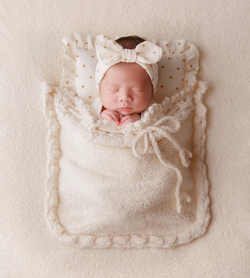 Newborn Photography Wrap Soft Beige Backdrop Blanket 0-1 Month Baby Shoot Background with Pocket Bow Headband Pillow Photo Prop