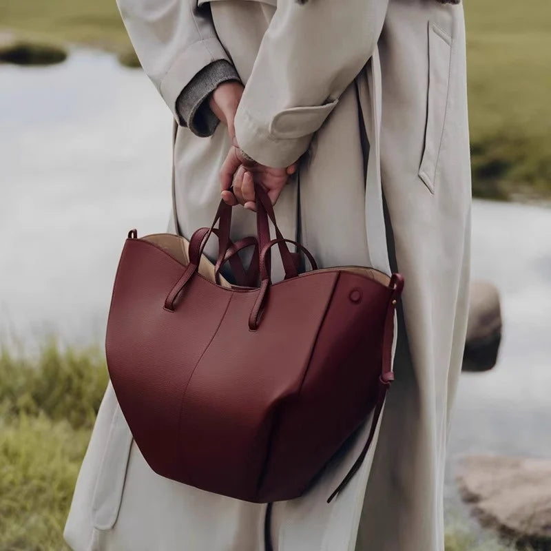 Ladies' fashionable large capacity wing shaped single shoulder handbag, suitable for commuting and shopping