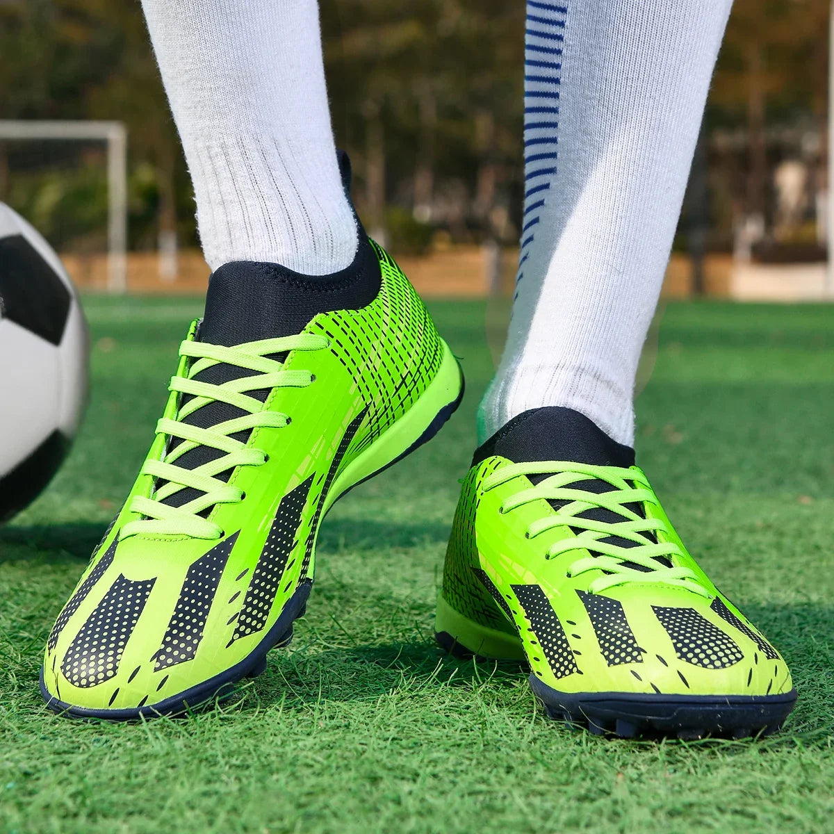 Men Professional Football Shoes Society TF/FG Soccer Shoes  Cleats Original Indoor Football Field Boots Grass Training Sneakers