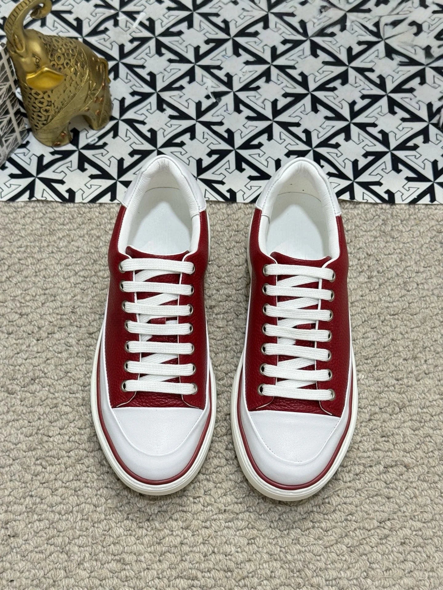 Genuine Leather Sneakers Are High-quality Casual Shoes From A Luxury Brand They Are Versatile and Ideal for Outdoor Commuting
