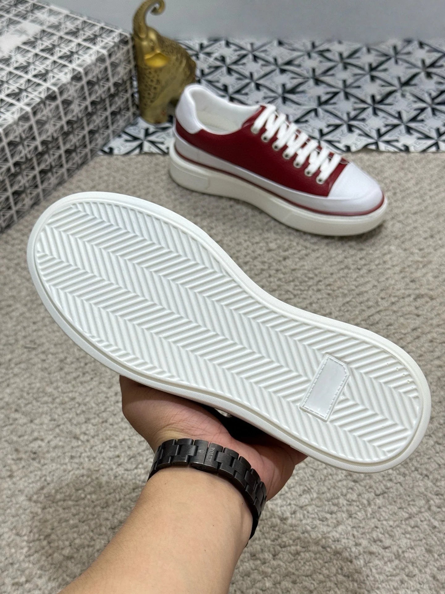 Genuine Leather Sneakers Are High-quality Casual Shoes From A Luxury Brand They Are Versatile and Ideal for Outdoor Commuting