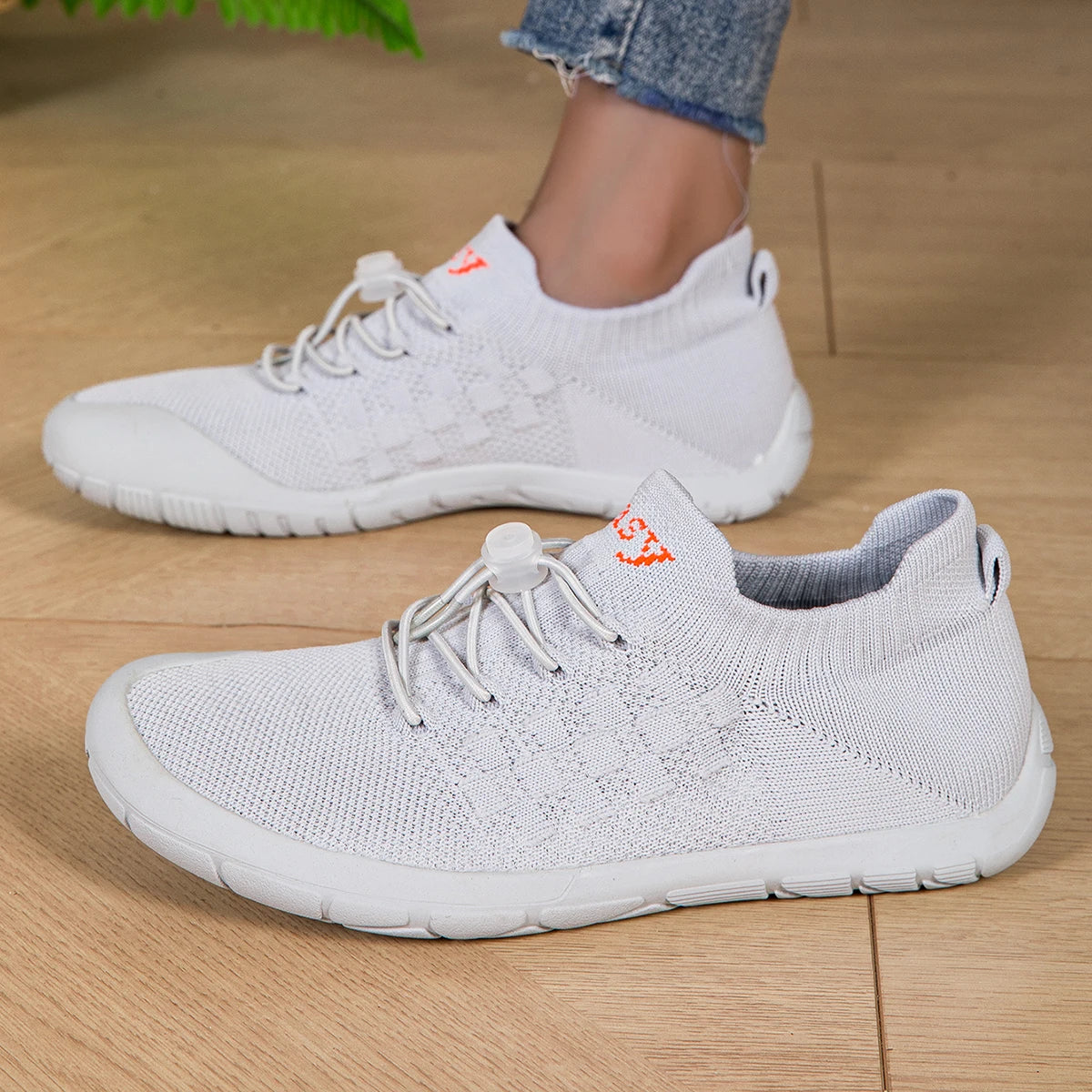 Women Minimalist Hiking Shoes Wide Fit Breathable Soft Bottom Anti-Slip Thin Sole Mountaineering Footwear for Outdoor Activities
