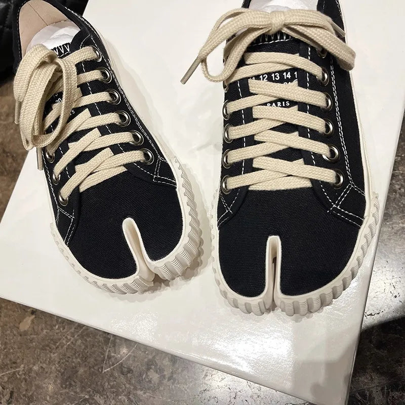 Fashionable Low Cut Split Toe Shoes For Women's Horseshoe Pig Hoof Gear Sole Canvas Shoes Lace UP Casual Board Shoes