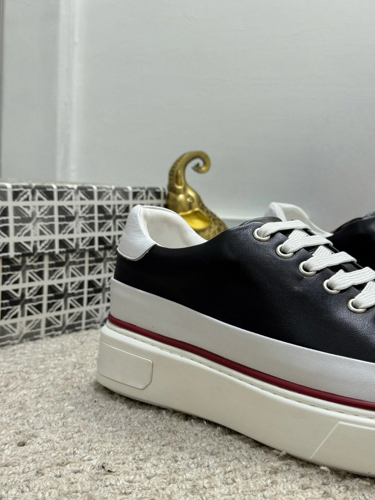 Genuine Leather Sneakers Are High-quality Casual Shoes From A Luxury Brand They Are Versatile and Ideal for Outdoor Commuting