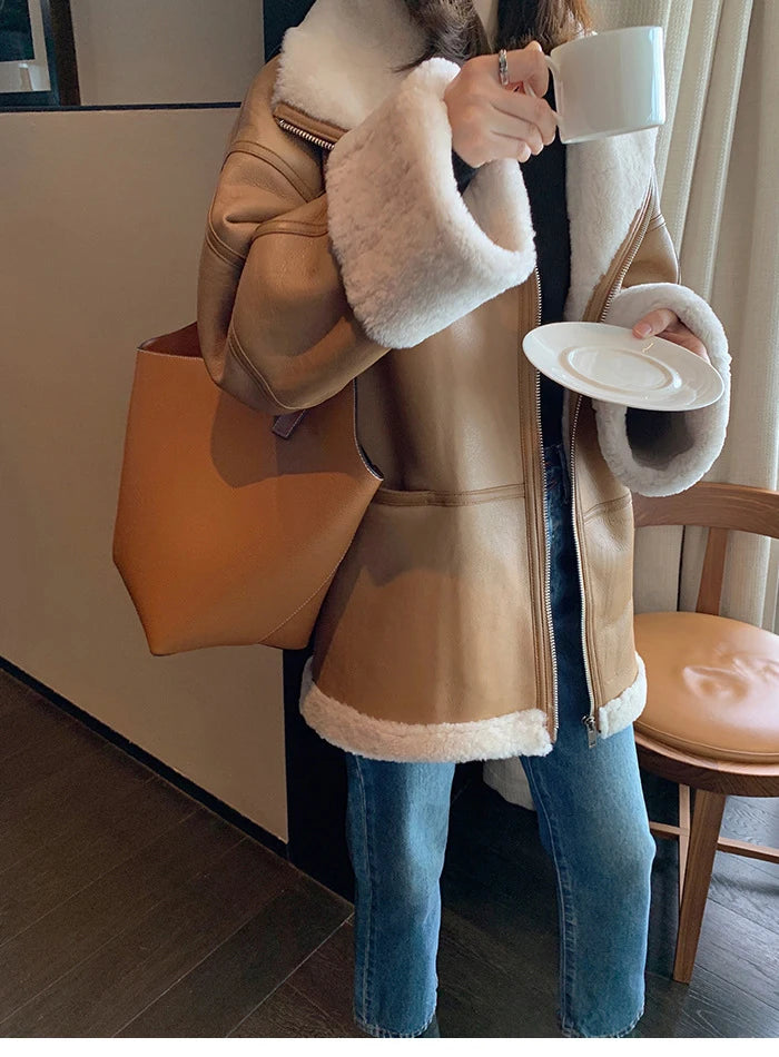 2025 Autumn Winter Fur Integrated Lamb Wool Coat Women's European And American Street Temperament Fashion Locomotive Fur Coat