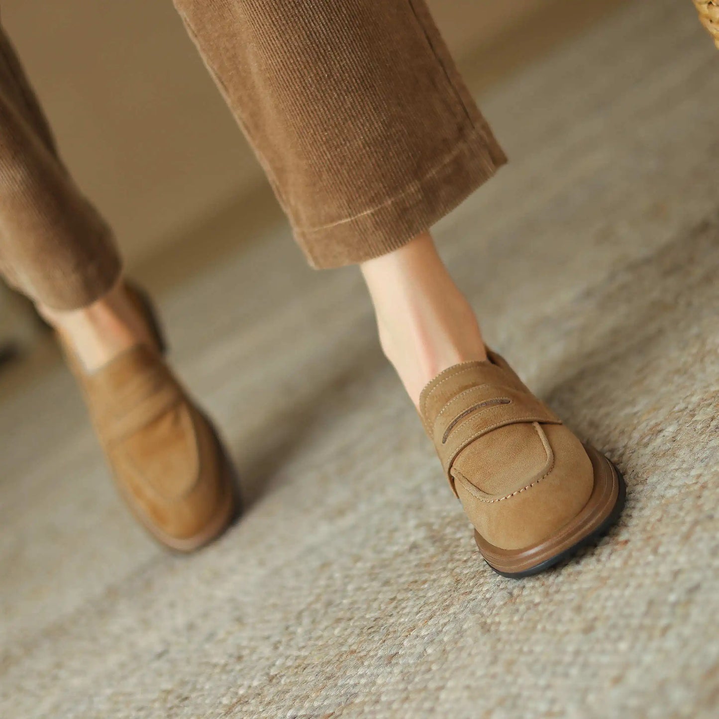 Krazing Pot Sheep Suede Size 34-41 Round Toe Med Heels Retro Mature Loafers Slip On Casual Spring Shoes Dating Brand Women Pumps