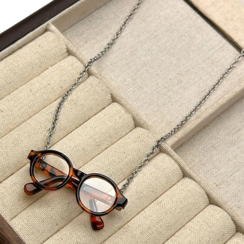 Artistic Glasses Shaped Necklace Niche Design Style Glasses Pendant Necklaces Simple Versatile Jewelry Fashion Necklace Gift