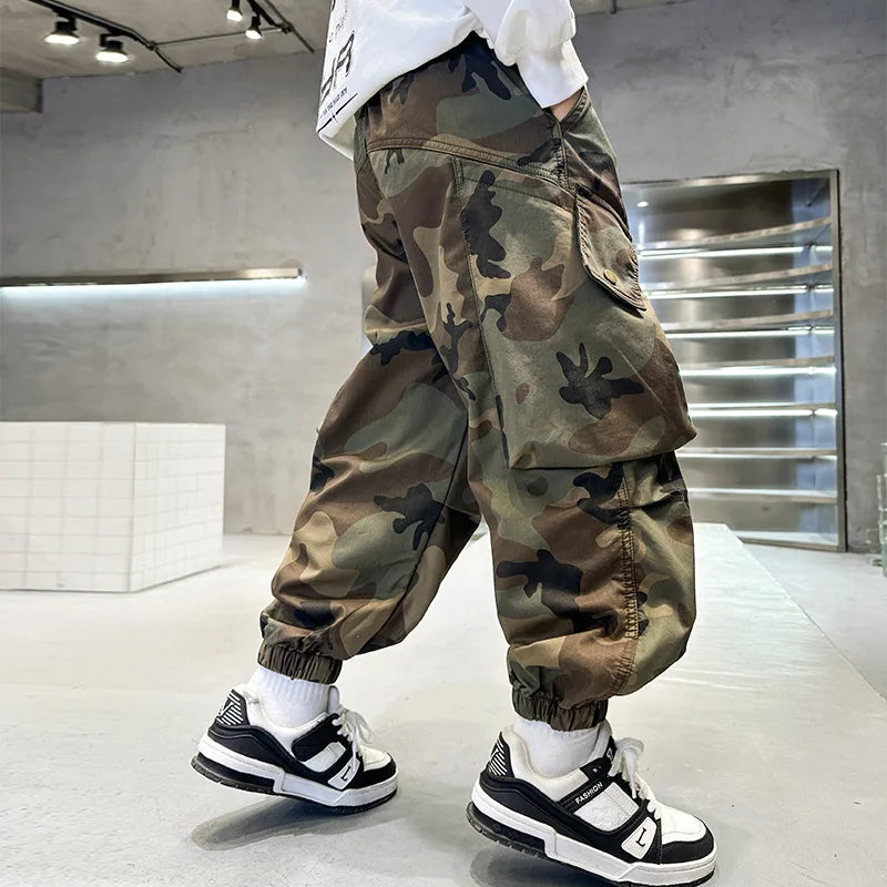 Boys' camouflage pants, fashionable flip pocket work pants, autumn clothes, teenagers' sports ankle tied pants, suitable for com