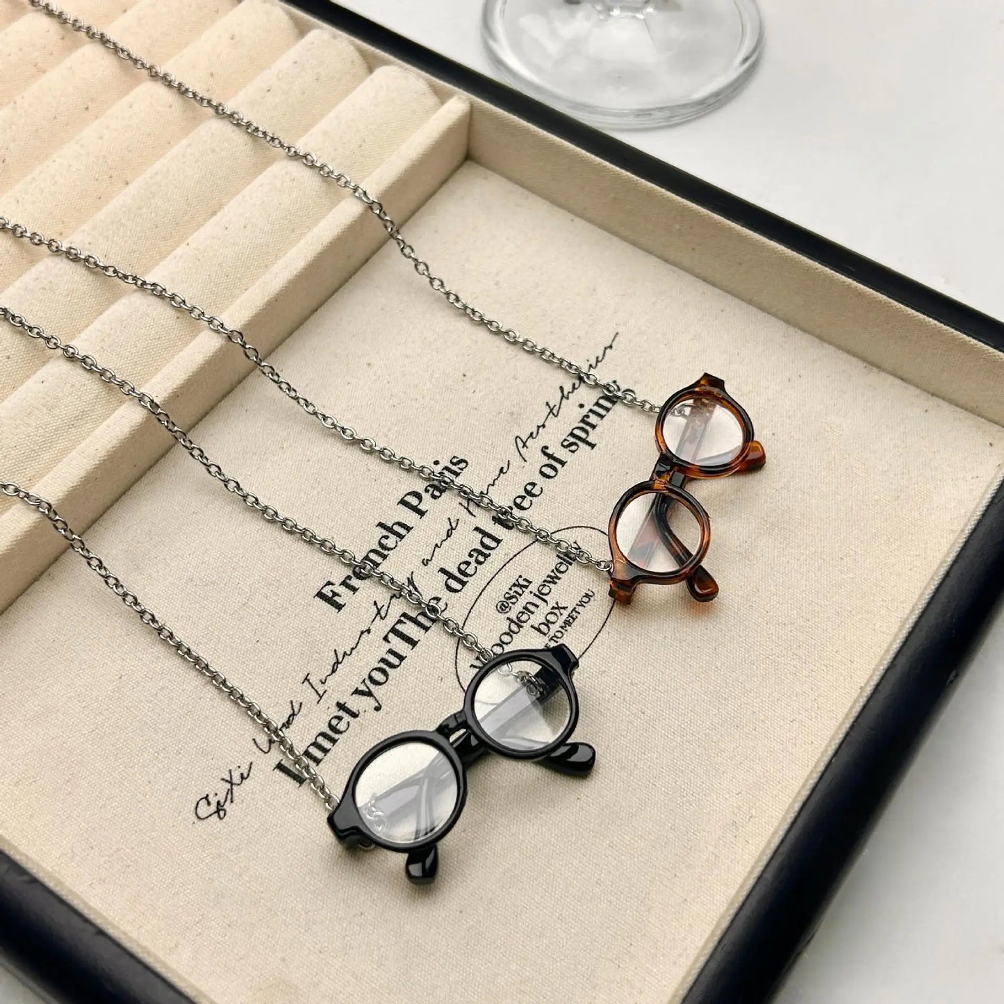 Artistic Glasses Shaped Necklace Niche Design Style Glasses Pendant Necklaces Simple Versatile Jewelry Fashion Necklace Gift