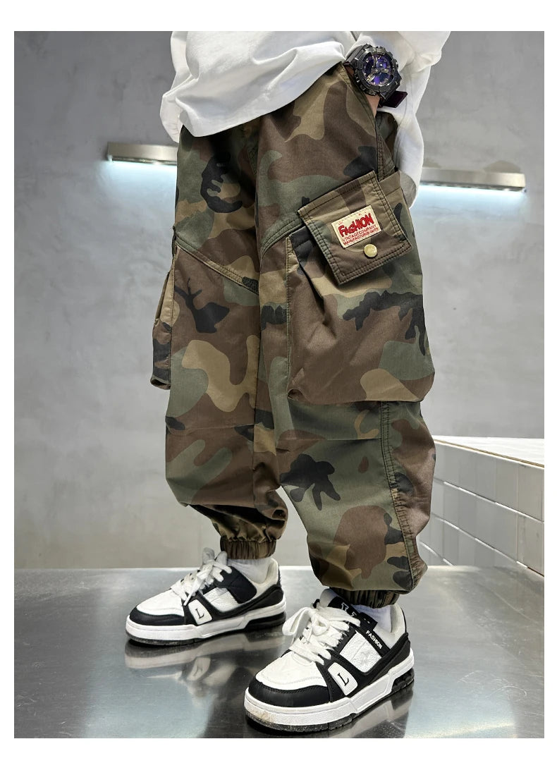 Boys' camouflage pants, fashionable flip pocket work pants, autumn clothes, teenagers' sports ankle tied pants, suitable for com