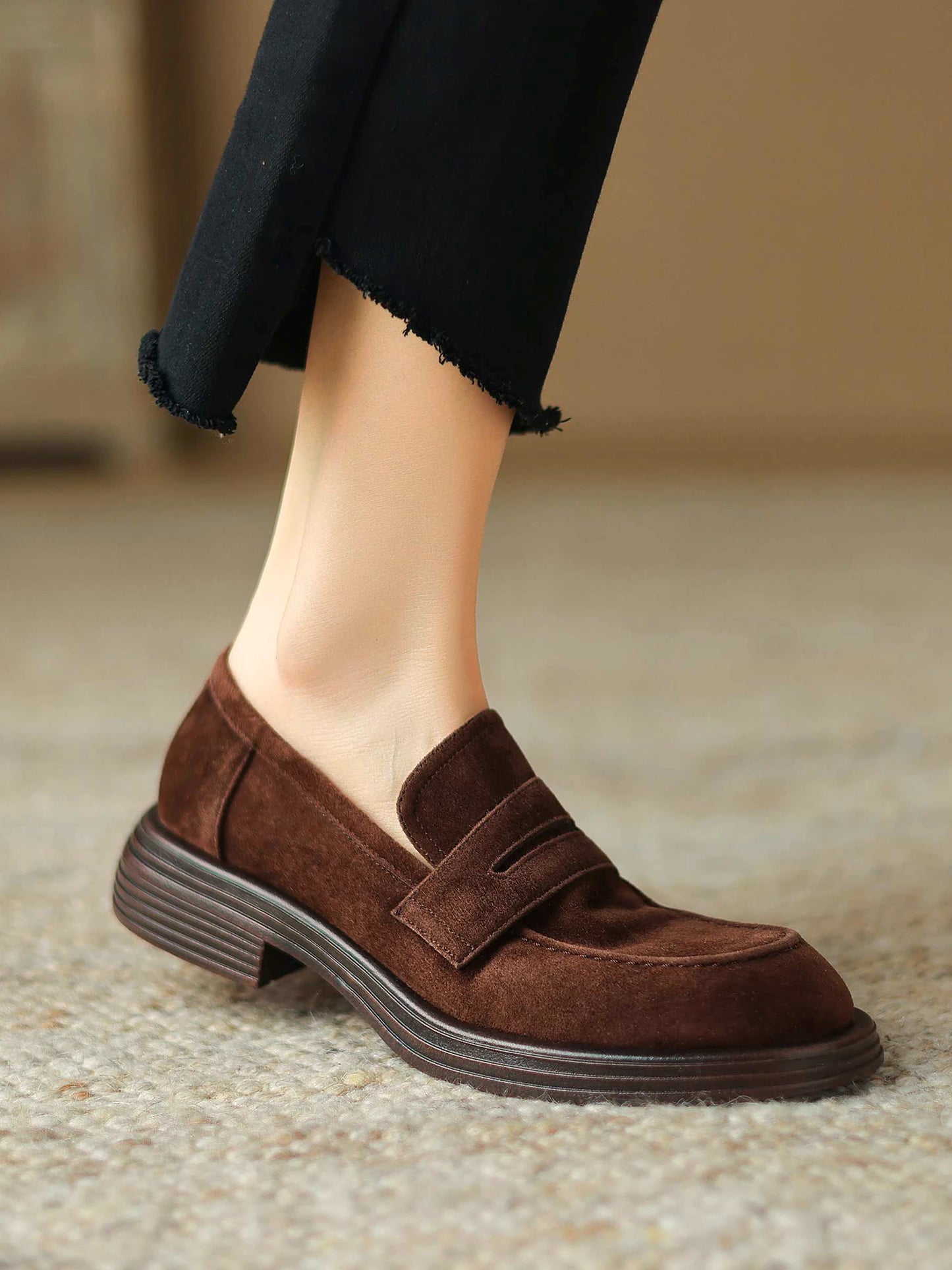 Krazing Pot Sheep Suede Size 34-41 Round Toe Med Heels Retro Mature Loafers Slip On Casual Spring Shoes Dating Brand Women Pumps