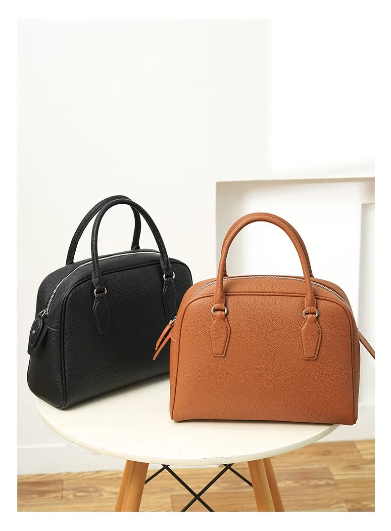 New Women's Handbag, Simple Casual Bag, Large-Capacity Briefcase, Fashionable Commuter Tote Bag, Retro-Style Water-Repellent Bowling Bag