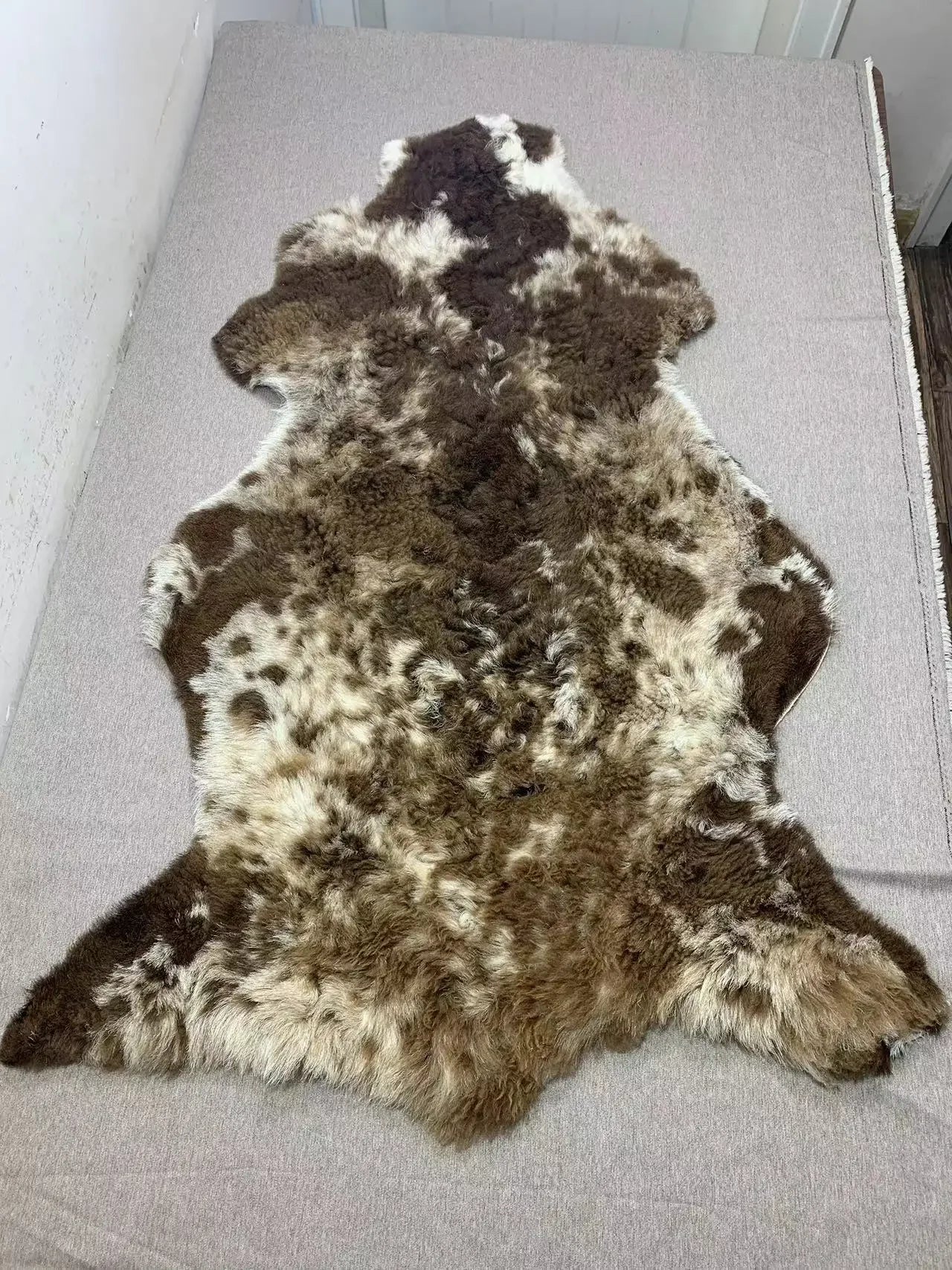 100%Sheepskin Bed Blanaturl sheepskin fur a one-piece orphan pattern sheepskin bedside blanket, leisure sofa cushion whole wool