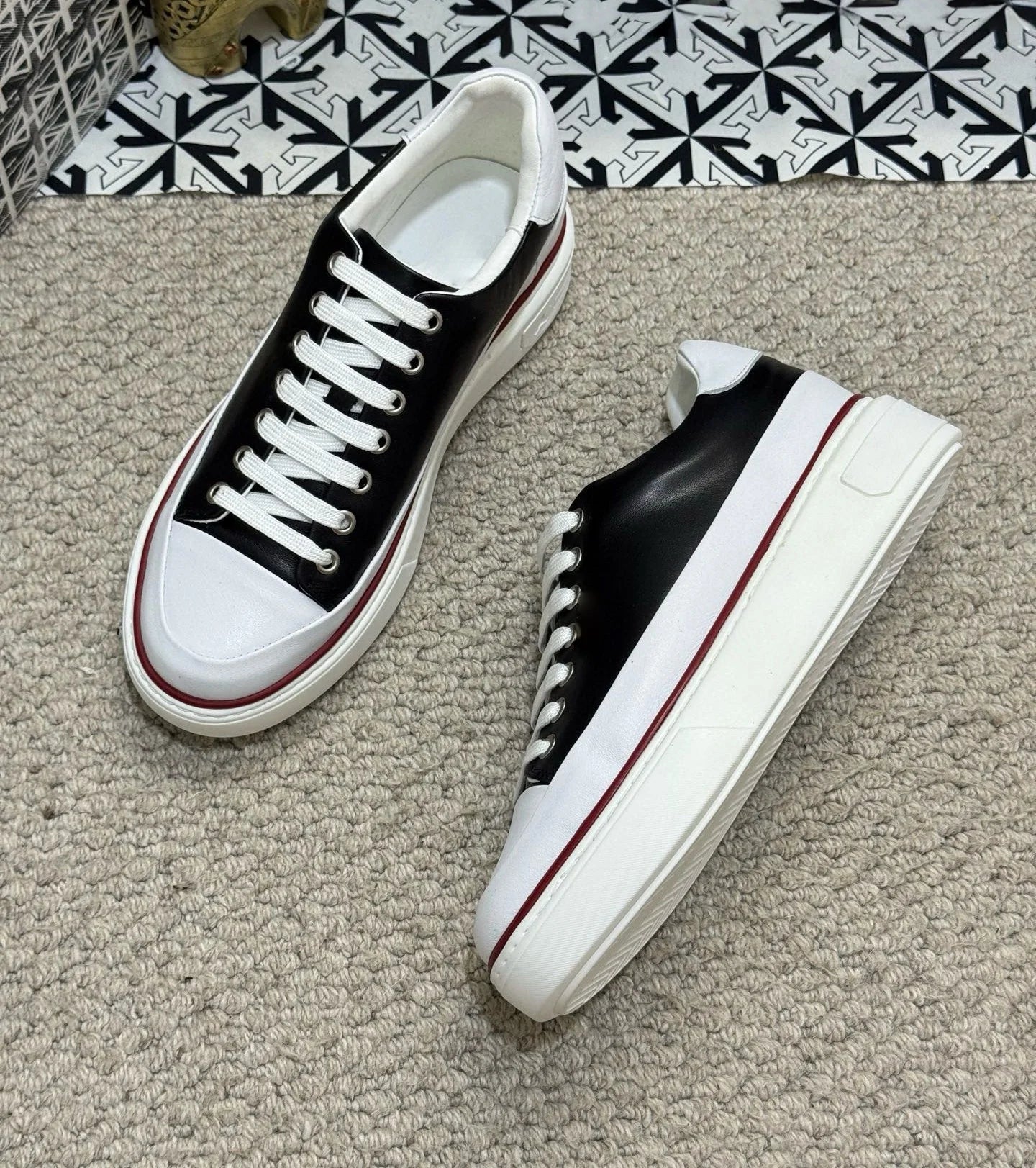 Genuine Leather Sneakers Are High-quality Casual Shoes From A Luxury Brand They Are Versatile and Ideal for Outdoor Commuting