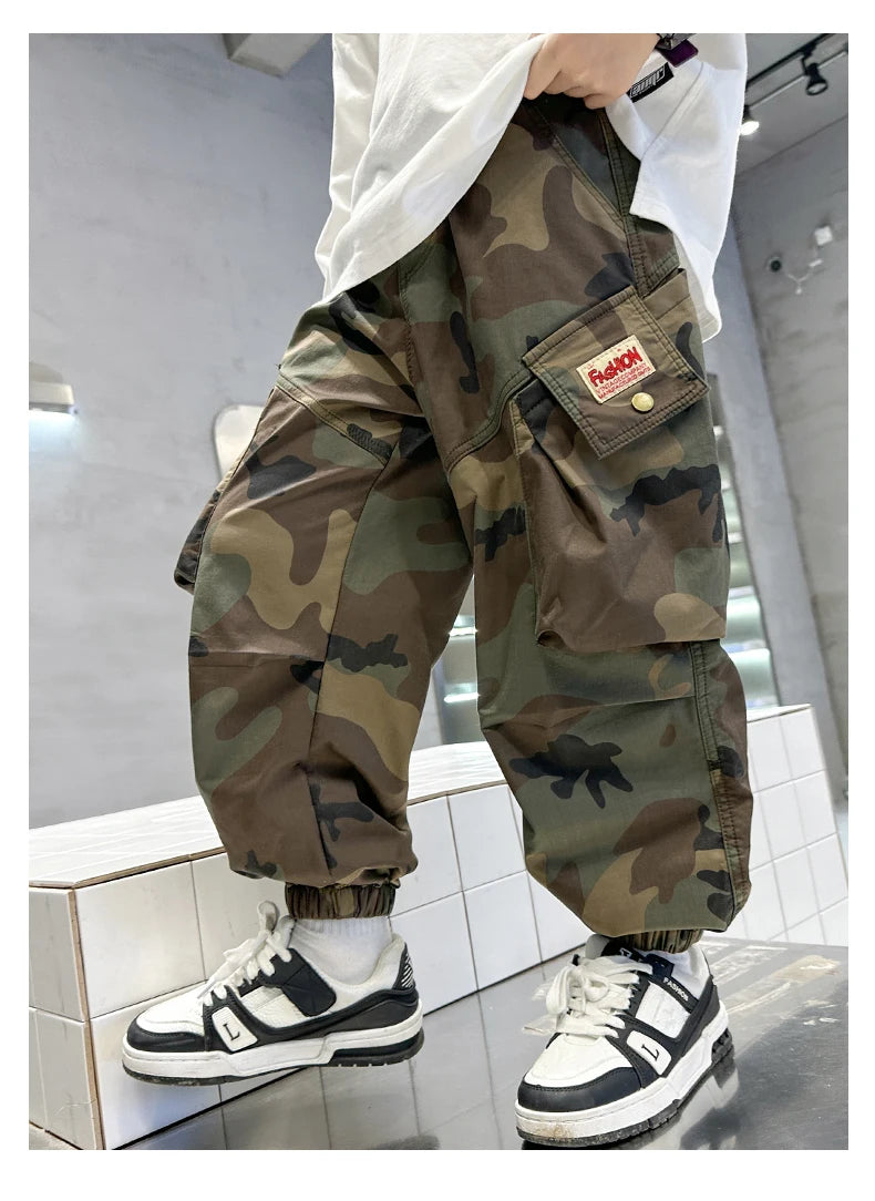 Boys' camouflage pants, fashionable flip pocket work pants, autumn clothes, teenagers' sports ankle tied pants, suitable for com