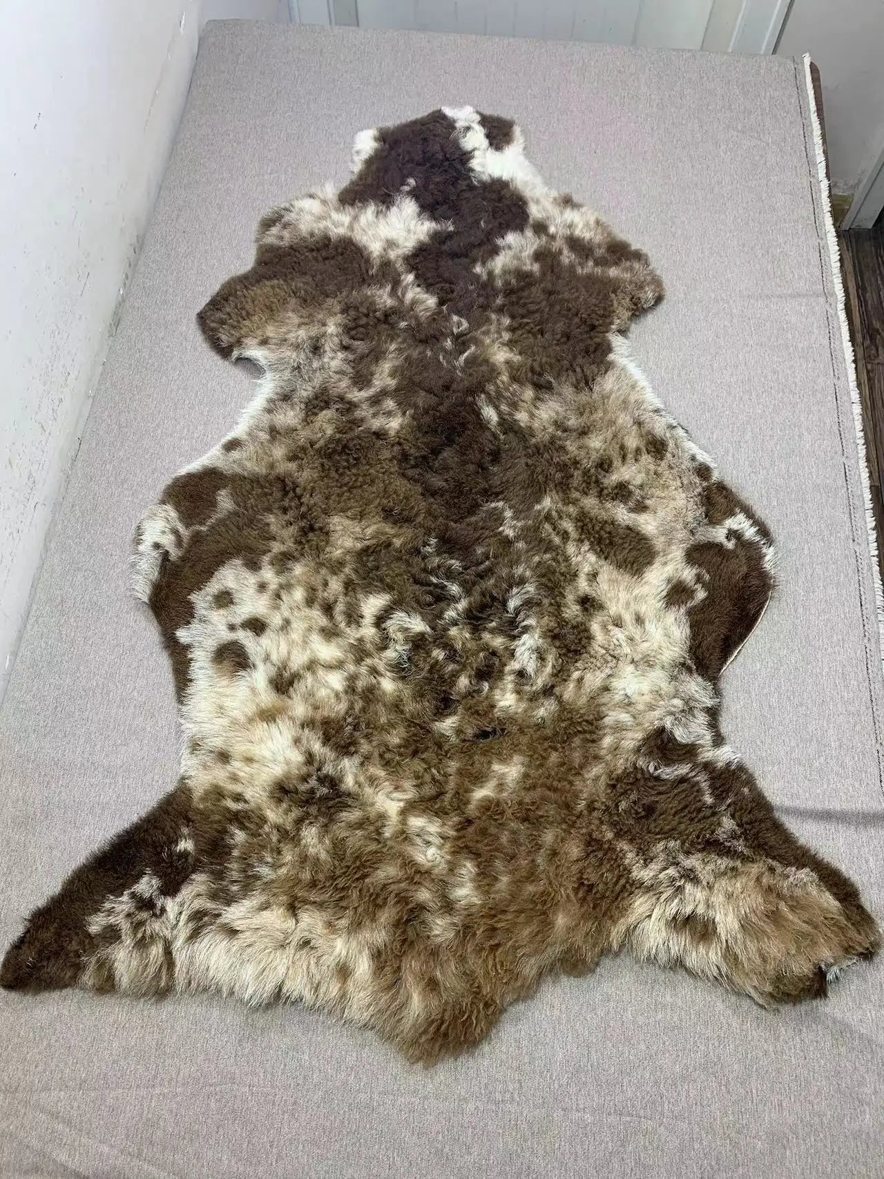 100%Sheepskin Bed Blanaturl sheepskin fur a one-piece orphan pattern sheepskin bedside blanket, leisure sofa cushion whole wool
