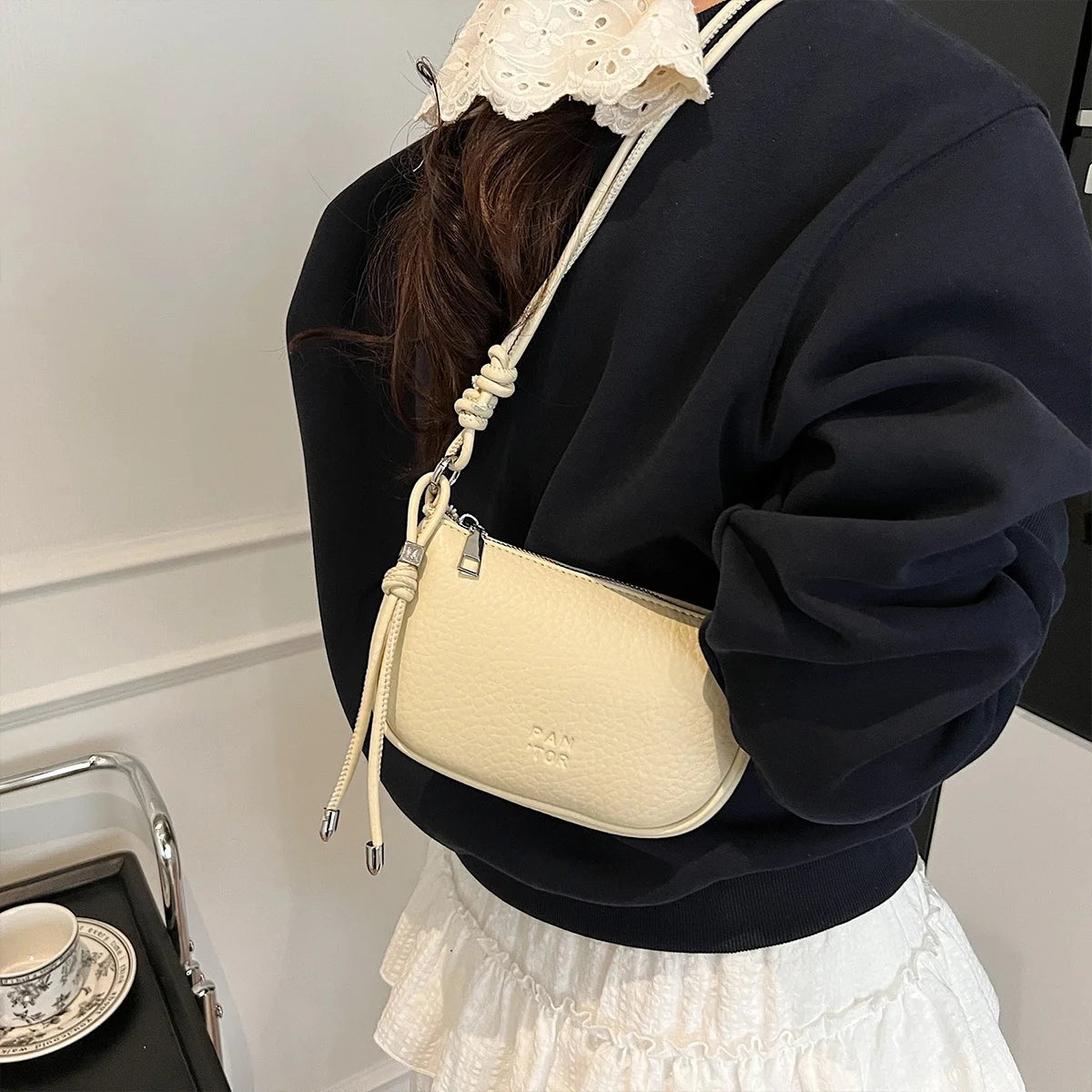 Ladies' Crossbody Bag Is Fashionable, Versatile, Solid Color, Exquisite Design, Suitable for Daily Commuting, Casual Shoulder Bag