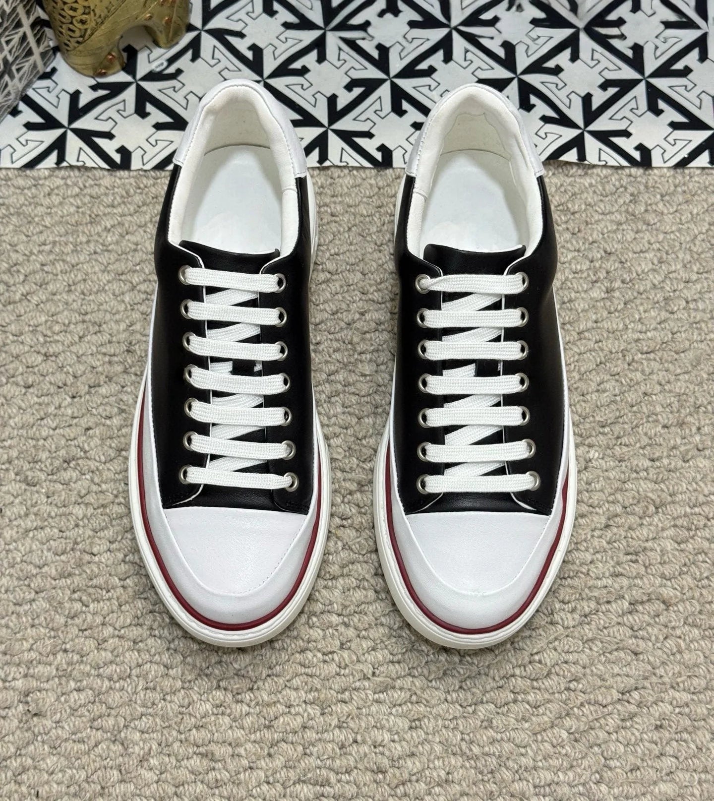 Genuine Leather Sneakers Are High-quality Casual Shoes From A Luxury Brand They Are Versatile and Ideal for Outdoor Commuting