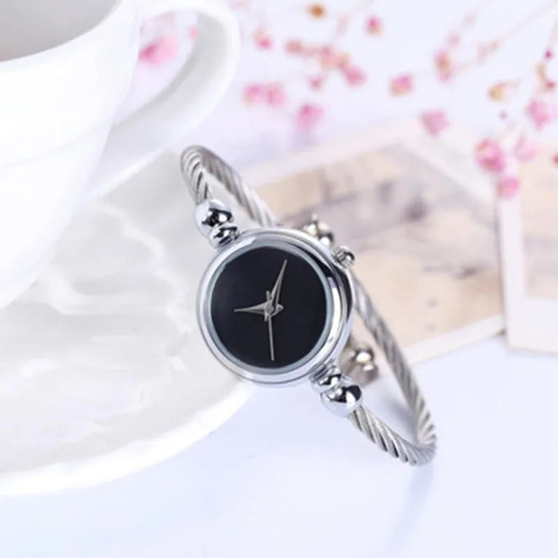 Men Women Fashion Wristwatches Couple Flexible Stretch Band Quartz Watches Man and Ladies Dress Clock Simple Casual Watches