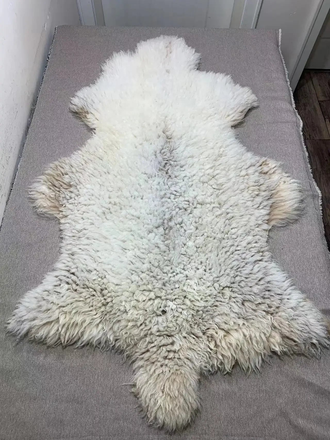 100%Sheepskin Bed Blanaturl sheepskin fur a one-piece orphan pattern sheepskin bedside blanket, leisure sofa cushion whole wool