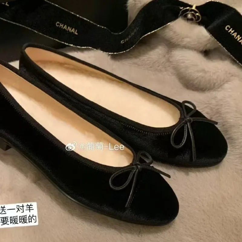Flat Shoes for Women 2025 Spring and Autumn Round Toe Color Blocked Butterfly Bow Velvet Light Mouth Fashionable Single Shoe
