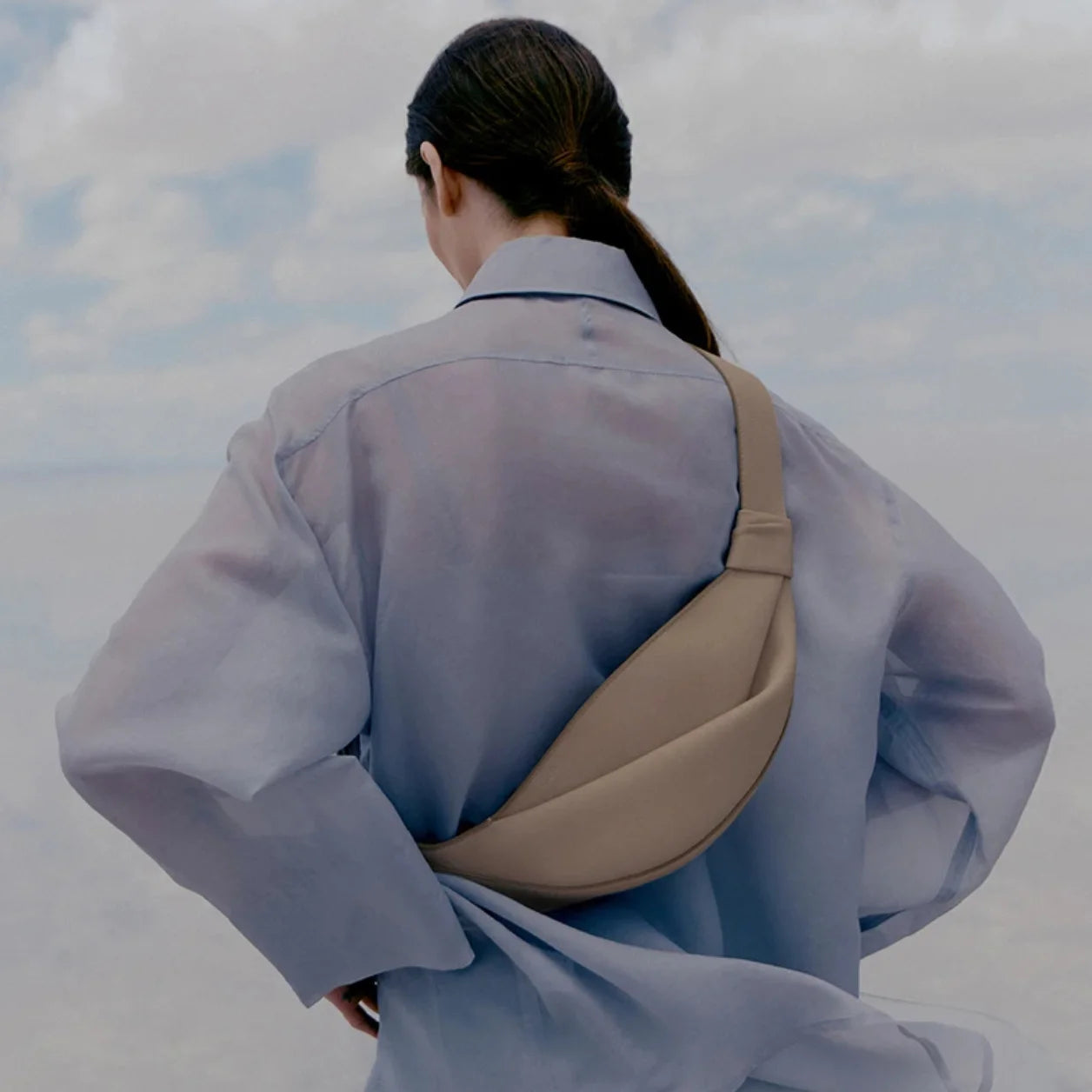 Women's fashionable light beige twist waist bag, simple belt bag, casual waist bag, suitable for daily commuting
