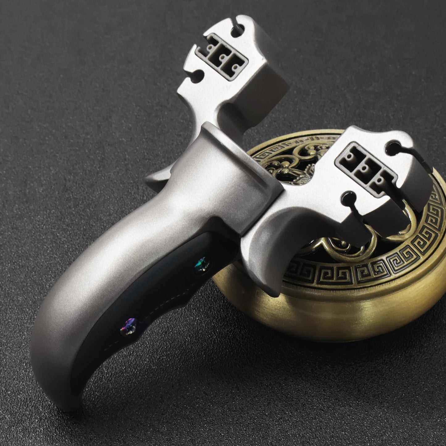 High-quality Aluminum Alloy Slingshot With Multi-functional Elastic Bands Suitable For Outdoor Hunting and Shooting