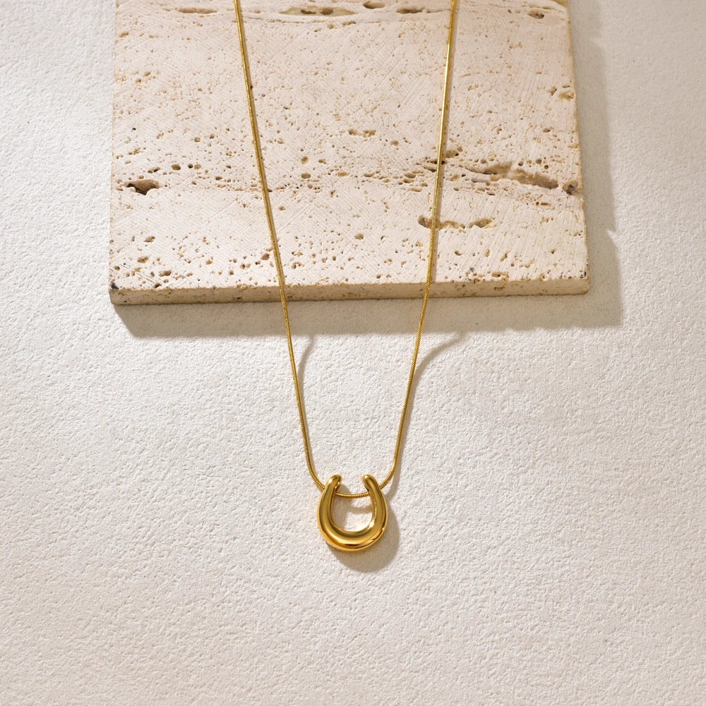 L147 European and American fashionable stainless steel geometric U-shaped necklace, women's design sense collarbone chain