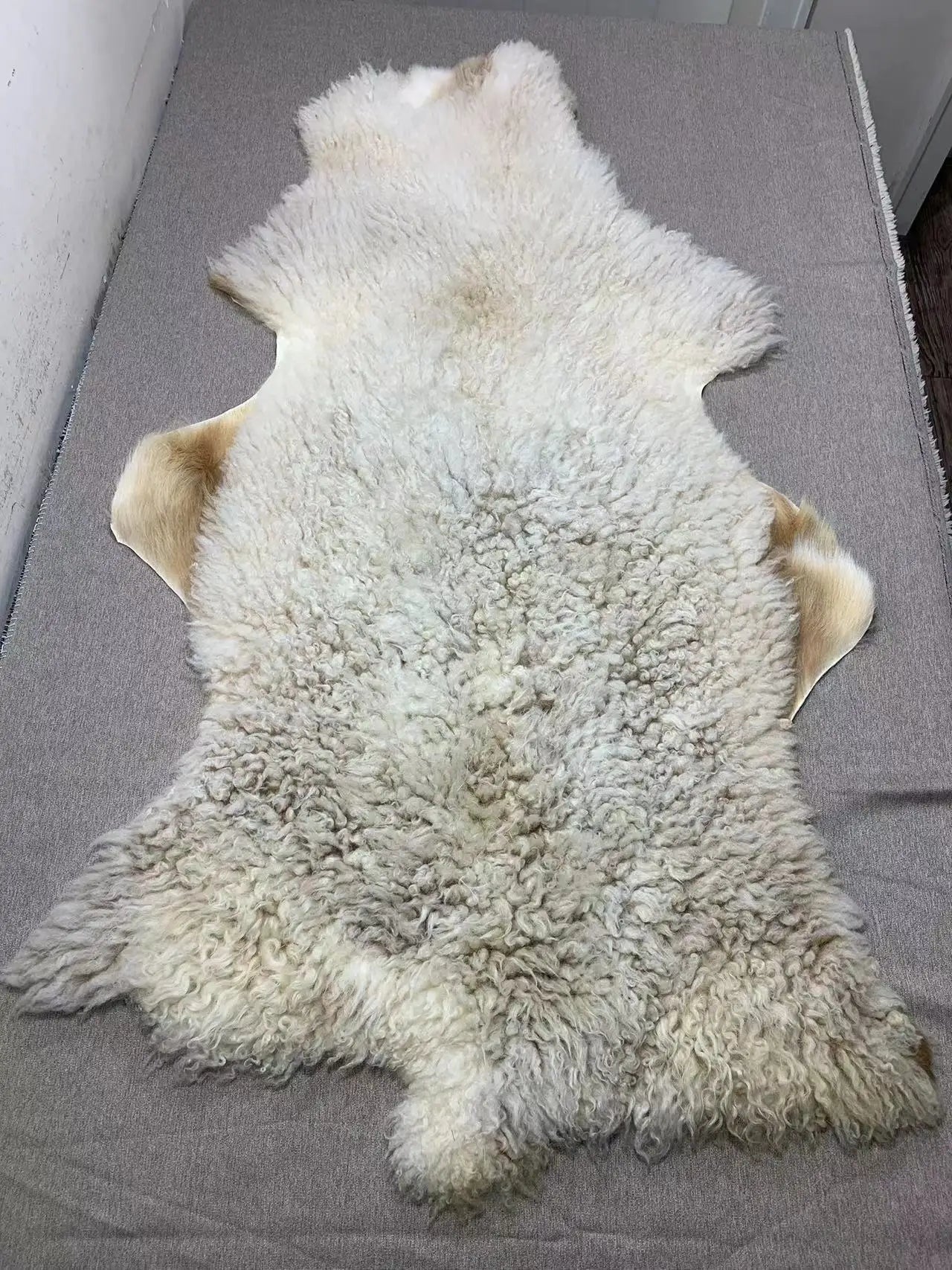 100%Sheepskin Bed Blanaturl sheepskin fur a one-piece orphan pattern sheepskin bedside blanket, leisure sofa cushion whole wool