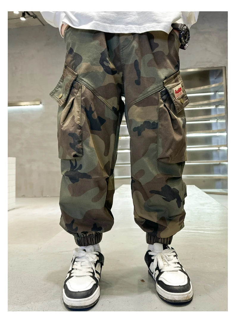Boys' camouflage pants, fashionable flip pocket work pants, autumn clothes, teenagers' sports ankle tied pants, suitable for com