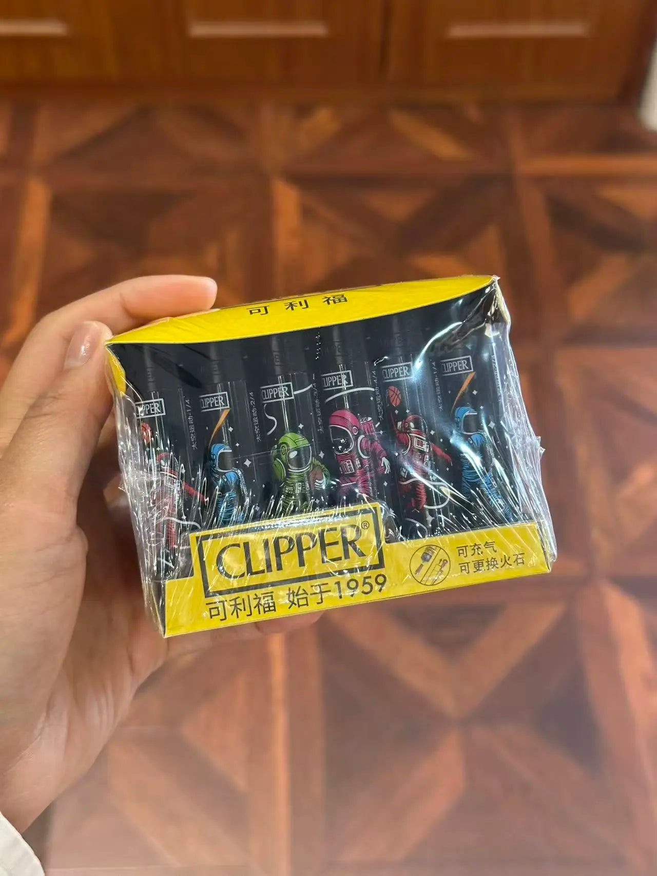 Clipper Lighter Grinding Wheel Mini Lighter Butane Flashlight Lighter (24pcs) Men's Small Tools Cool Gift Cigarette Accessories