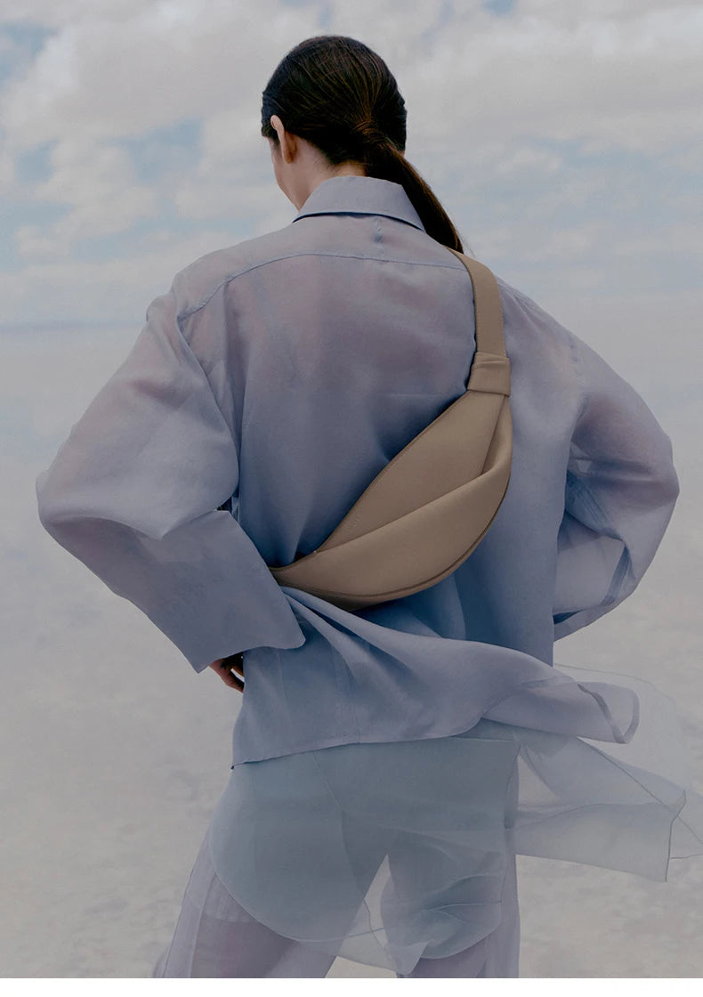 Women's fashionable light beige twist waist bag, simple belt bag, casual waist bag, suitable for daily commuting
