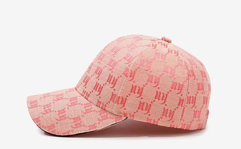 Elegant and Trendy White Baseball Cap: A Blend of Style and Versatility