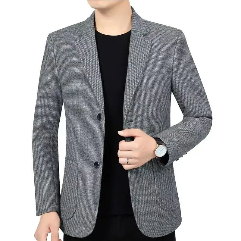 Men's woolen suit spring and autumn jacket is fashionable, cool and versatile. It is a solid-color checkered flat lapel short to